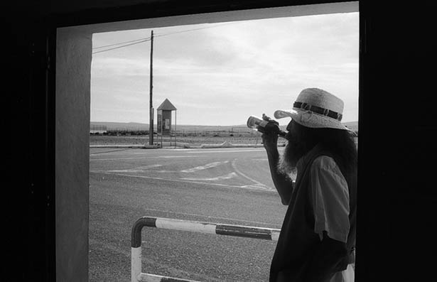 La caleta de famara: waiting the bus