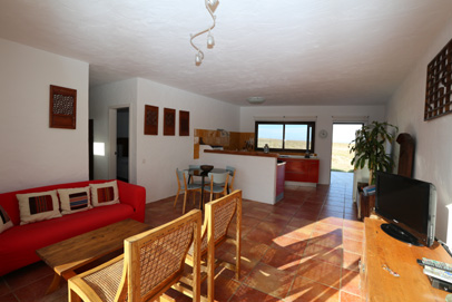 Casa Léa: living room and kitchen