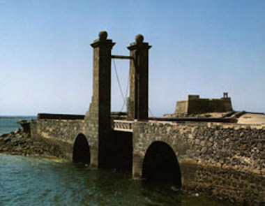 Lanzarote: Castillo de San Gabriel el puente de las Bolas